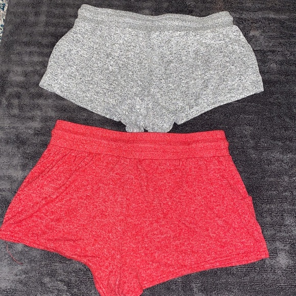 Grey and red comfy shorts - Picture 3 of 4